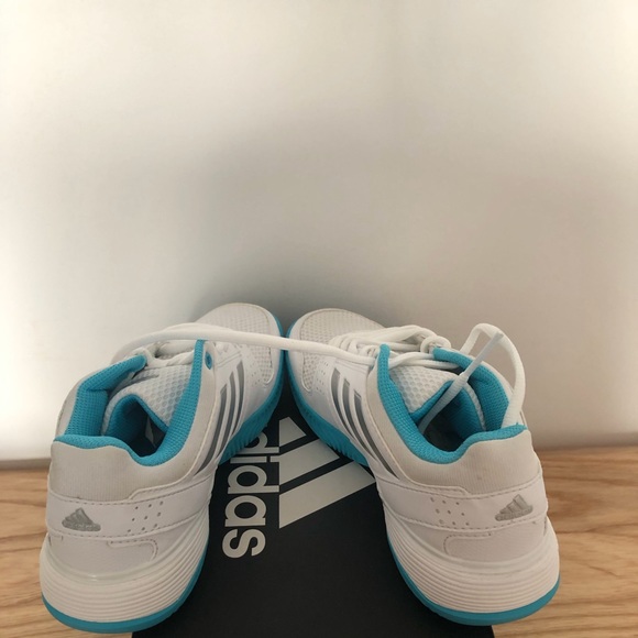 Tennis shoes - Picture 3 of 3